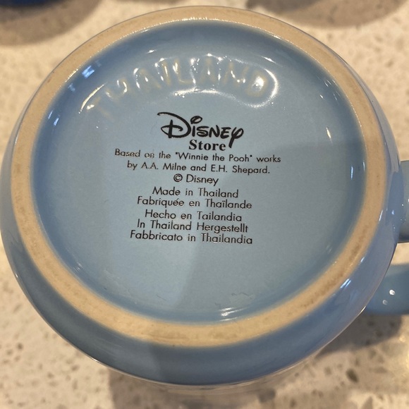 Disney Store Winnie the Pooh “Cold Days are Made for Warm Friends” mug, 2003 - Picture 4 of 4